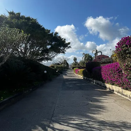 Casa vacanze Gli Oleandri Giardini Naxos